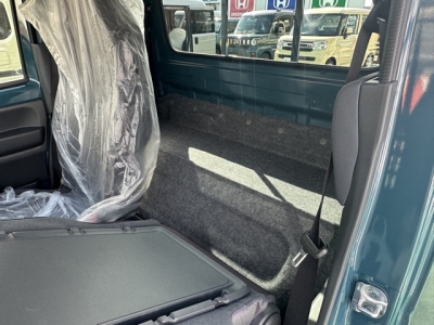 キャリートラック(スズキ)届出済未使用車 後席内装