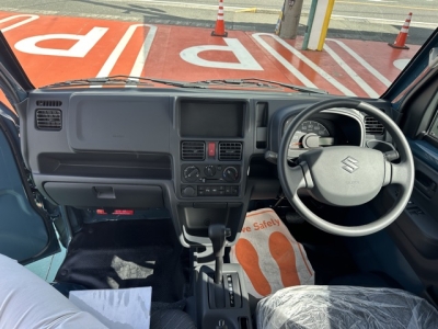 キャリートラック(スズキ)届出済未使用車 後席から見た前席