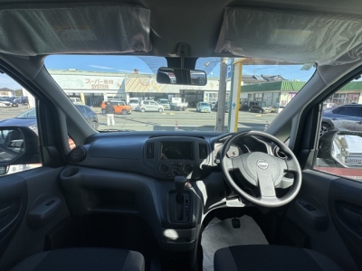 NV200バネットバン(ニッサン)レンタＵＰ 後席から見た前席