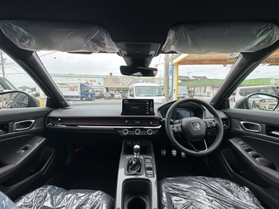 シビック(ホンダ)登録済未使用車 後席から見た前席