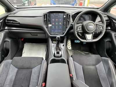 WRX S4(スバル)中古車 後席から見た前席