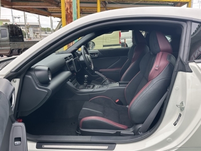 BRZ(スバル)中古車 前席内装