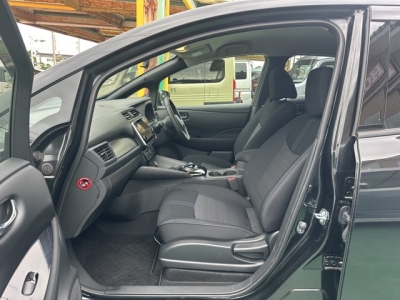 リーフ(ニッサン)レンタＵＰ 前席内装