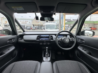 フィット(ホンダ)ディーラ-試乗車 後席から見た前席