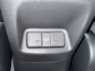 フィット(ホンダ)ディーラ-試乗車 内外装写真他