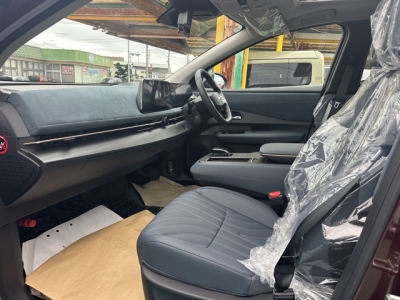 アリア(ニッサン)登録済未使用車 後席内装