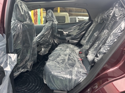 アリア(ニッサン)登録済未使用車 後席から見た前席