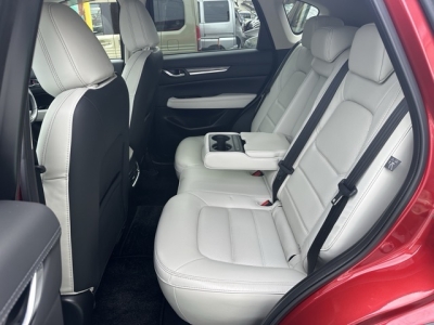 CX-5(マツダ)中古車 後席内装