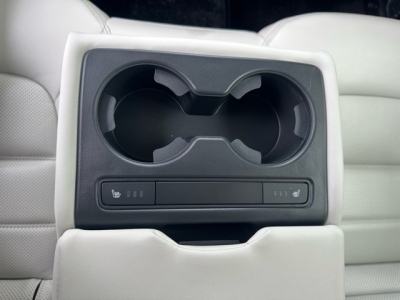 CX-5(マツダ)中古車 後席から見た前席