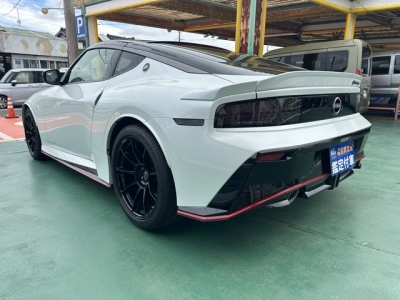 フェアレディZ(ニッサン)登録済未使用車 後方