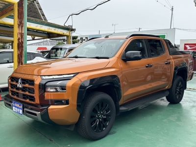 トライトン(三菱)ディーラ-試乗車 前方