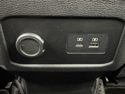 トライトン(三菱)ディーラ-試乗車 内外装写真他１