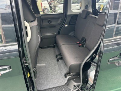ワゴンRスマイル(スズキ)中古車 後席から見た前席