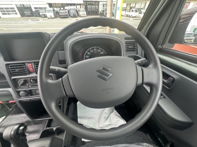 キャリートラック(スズキ)届出済未使用車 後席から見た前席