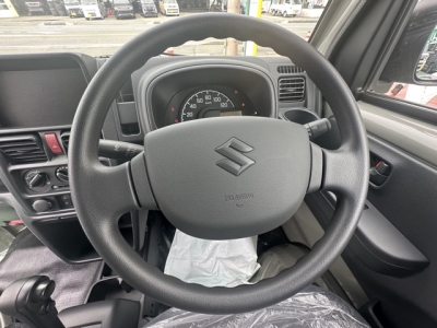 キャリートラック(スズキ)届出済未使用車 後席から見た前席