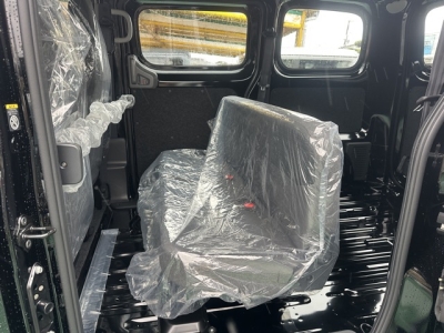 NV200バネットバン(ニッサン)登録済未使用車 後席内装