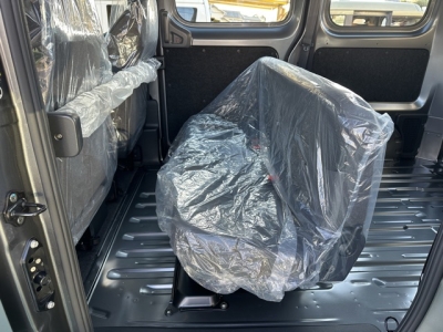 NV200バネットバン(ニッサン)登録済未使用車 後席内装
