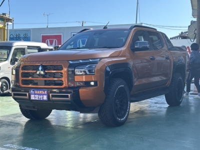 トライトン(三菱)中古車 前方