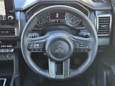 トライトン(三菱)中古車 内外装写真