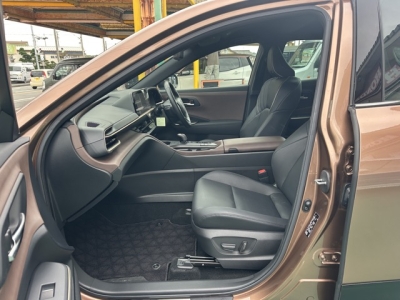 クラウンクロスオーバー(トヨタ)中古車 前席内装
