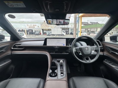 クラウンクロスオーバー(トヨタ)中古車 後席から見た前席