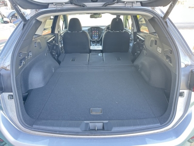 レヴォーグ(スバル)中古車 内外装写真他２