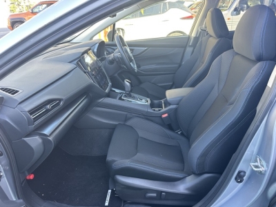 レヴォーグ(スバル)中古車 前席内装