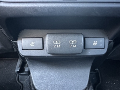 レヴォーグ(スバル)中古車 後席から見た前席