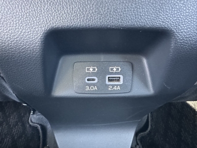 インプレッサ(スバル)中古車 後席から見た前席