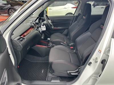 スイフトスポーツ(スズキ)中古車 前席内装