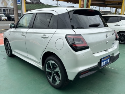 新型スイフト(スズキ)登録済未使用車 後方