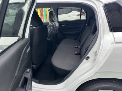 新型スイフト(スズキ)登録済未使用車 後席内装