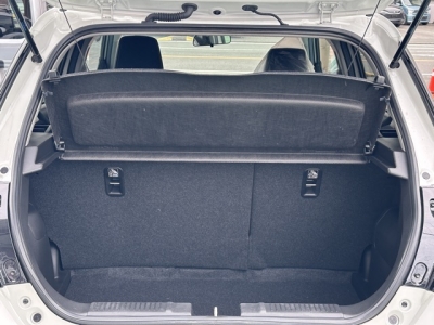 新型スイフト(スズキ)登録済未使用車 内外装写真他１