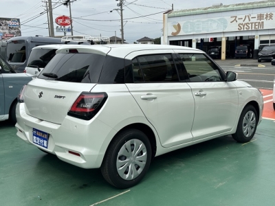 新型スイフト(スズキ)登録済未使用車 内外装写真他２