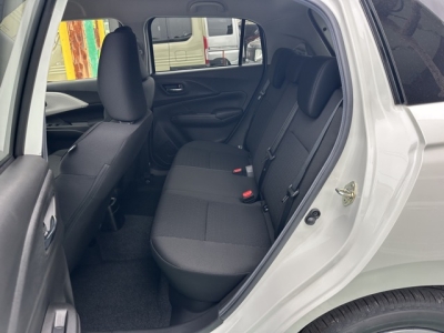 新型スイフト(スズキ)登録済未使用車 後席内装