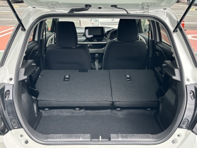 新型スイフト(スズキ)登録済未使用車 内外装写真他１