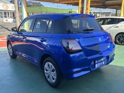 新型スイフト(スズキ)中古車 後方
