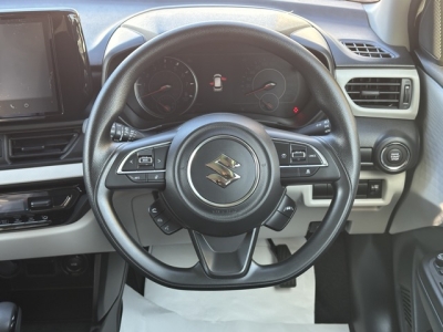 新型スイフト(スズキ)中古車 内外装写真
