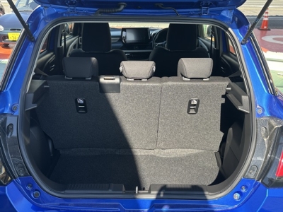新型スイフト(スズキ)中古車 内外装写真他