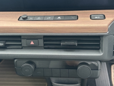 HONDA e(ホンダ)中古車 内外装写真他２