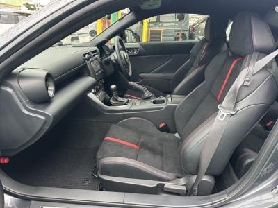BRZ(スバル)中古車 前席内装