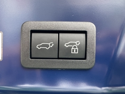 プリウス(トヨタ)中古車 内外装写真他２