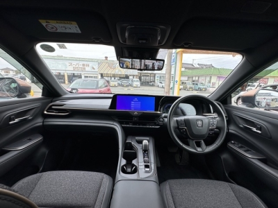 クラウンクロスオーバー(トヨタ)中古車 後席から見た前席