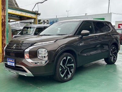 アウトランダーPHEV(三菱)中古車 前方