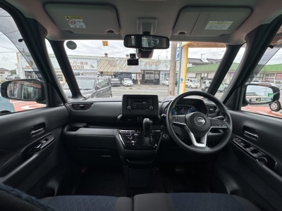 ルークス(ニッサン)中古車 後席から見た前席
