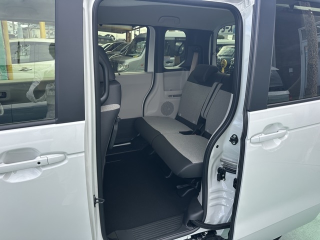 N-BOX(ホンダ)届出済未使用車 4