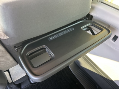 新型N-BOX(ホンダ)中古車 後席から見た前席