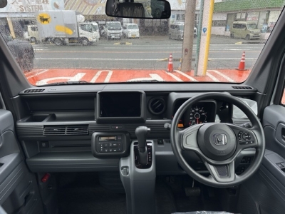 N-VAN(ホンダ)届出済未使用車 後席から見た前席