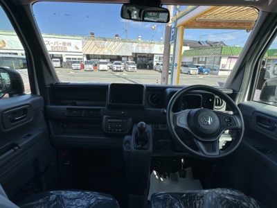 N-VAN(ホンダ)届出済未使用車 後席から見た前席