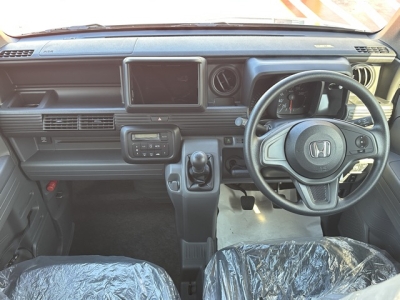 N-VAN(ホンダ)届出済未使用車 後席から見た前席